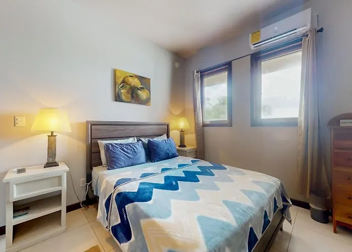 Beachfront With Balcony Sea View Partial Ac Pool Dock & Kayaks Сasa de vacaciones San Pedro (Ambergris Caye)