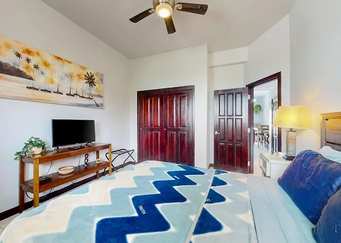 Beachfront With Balcony Sea View Partial Ac Pool Dock & Kayaks San Pedro (Ambergris Caye)
