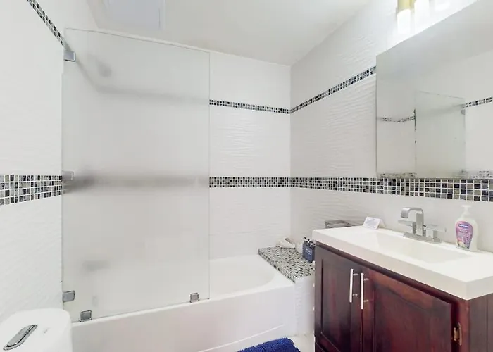 Beachfront With Balcony Sea View Partial Ac Pool Dock & Kayaks Сasa de vacaciones