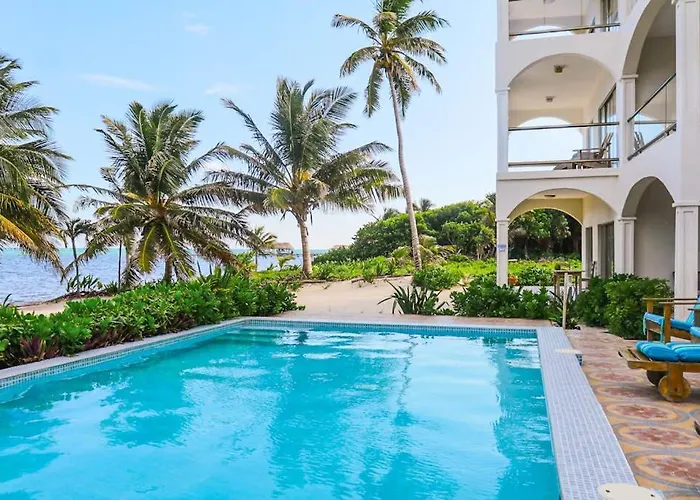 Beachfront With Balcony Sea View Partial Ac Pool Dock & Kayaks San Pedro (Ambergris Caye)