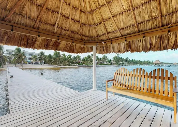 Beachfront With Balcony Sea View Partial Ac Pool Dock & Kayaks * San Pedro (Ambergris Caye)