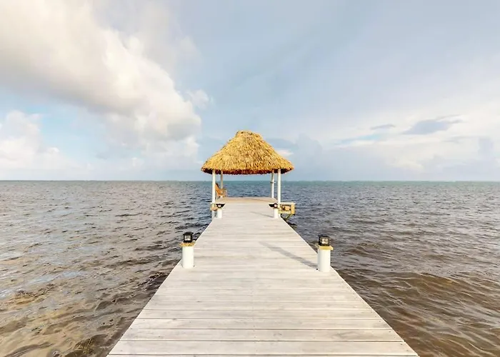 Beachfront With Balcony Sea View Partial Ac Pool Dock & Kayaks Сasa de vacaciones San Pedro (Ambergris Caye)
